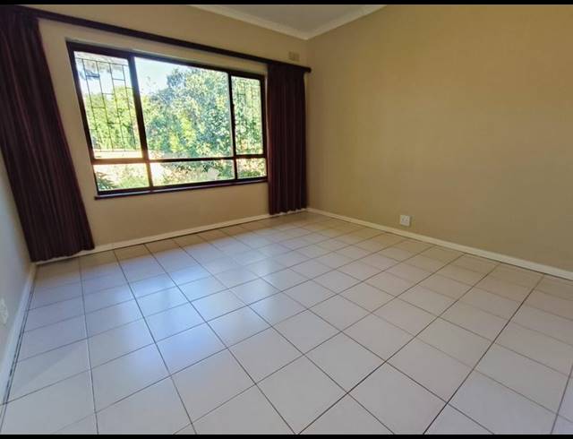 4 BEDROOM HOUSE FOR SALE IN SCHOONGEZICHT